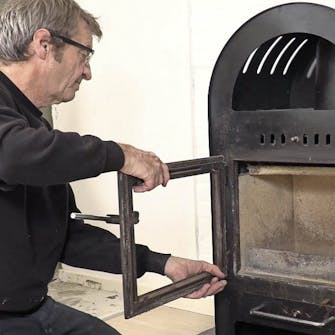 Udskiftning af glas i brændeovn Udskiftning af glas i brændeovn